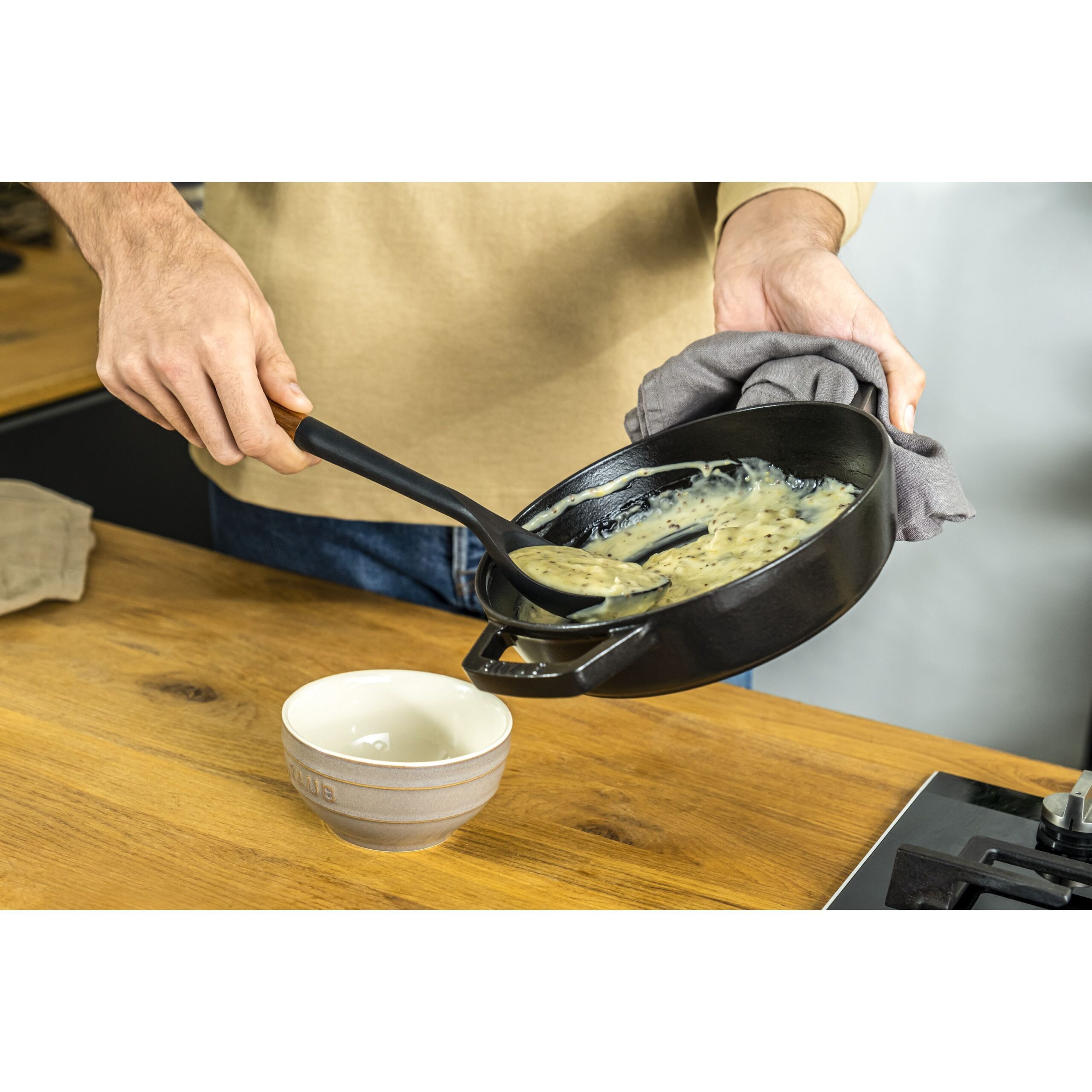 Silikonska kašika za serviranje 31 cm Staub